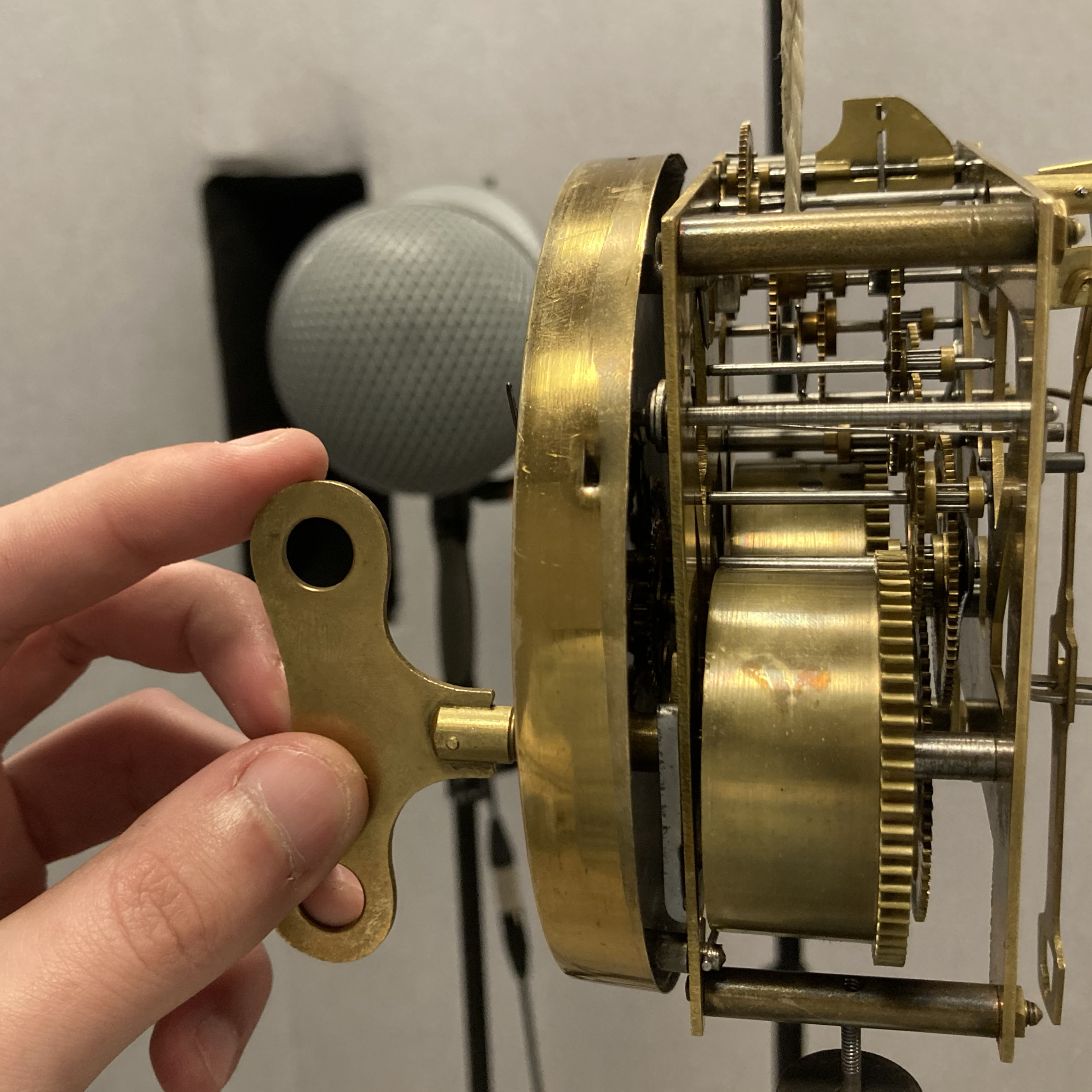 Winding clock winding clock