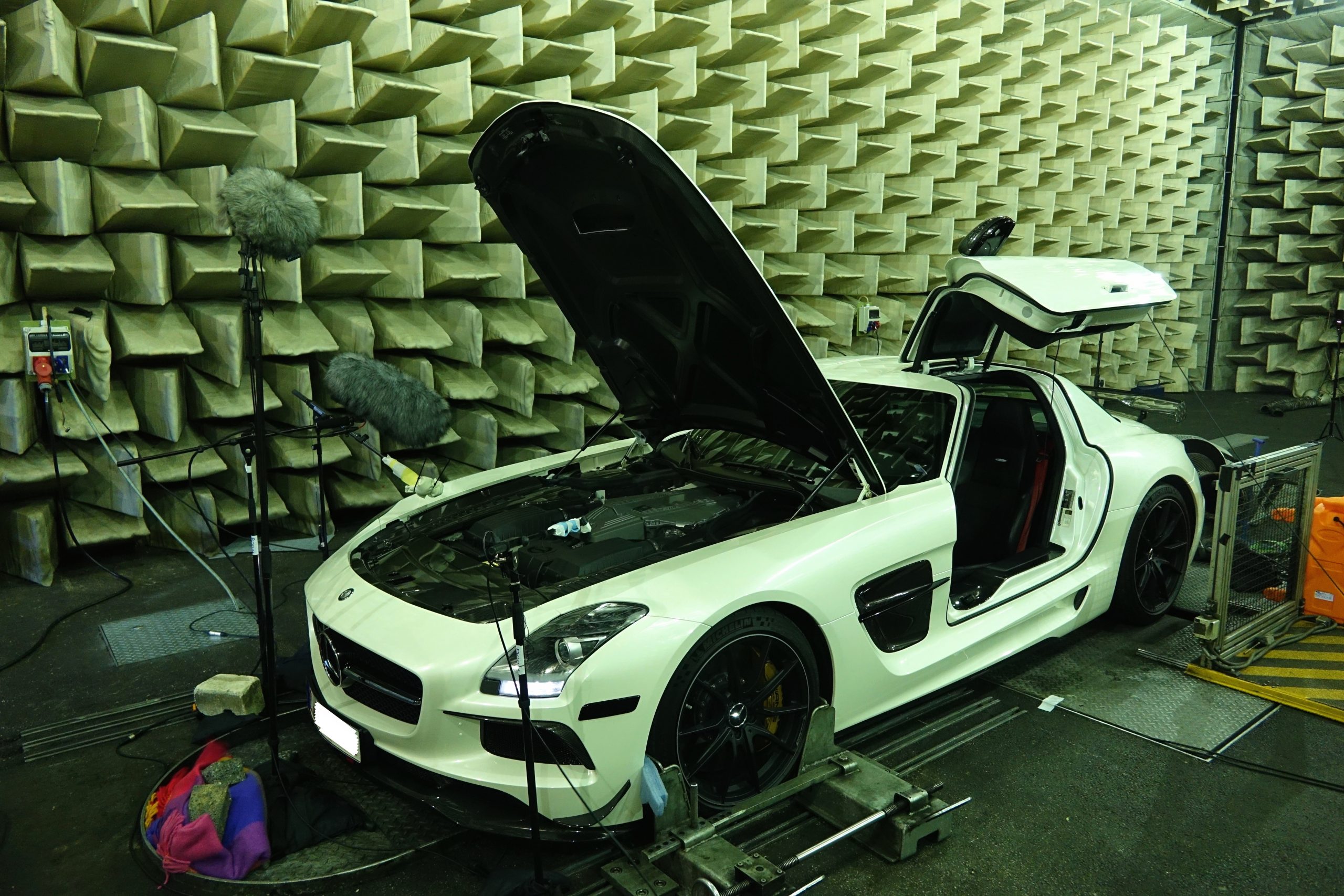 Dyno_Mercedes_AMG_SLS_Black_Series_01-tinified