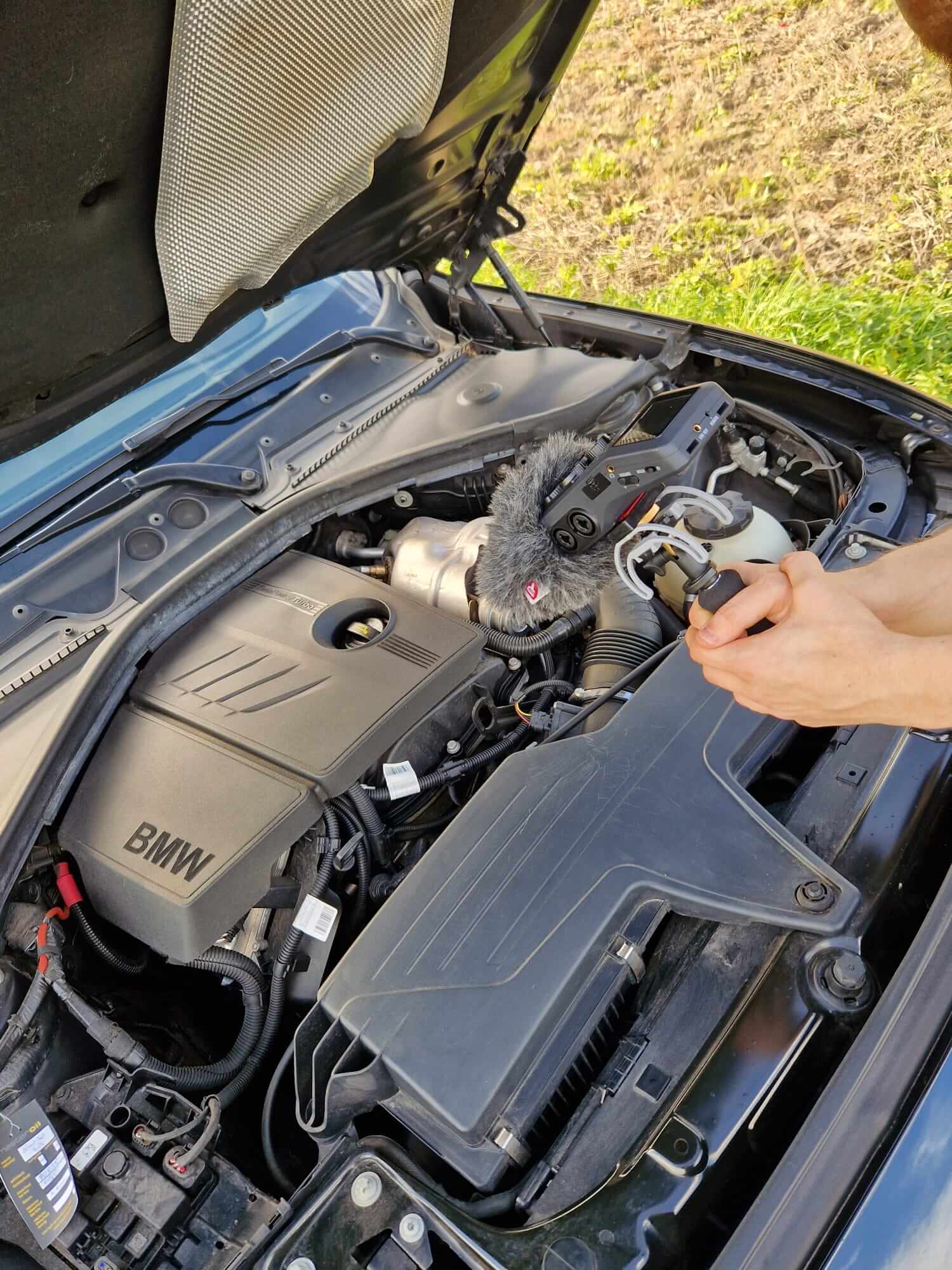 Car mic recording car engine sound effects